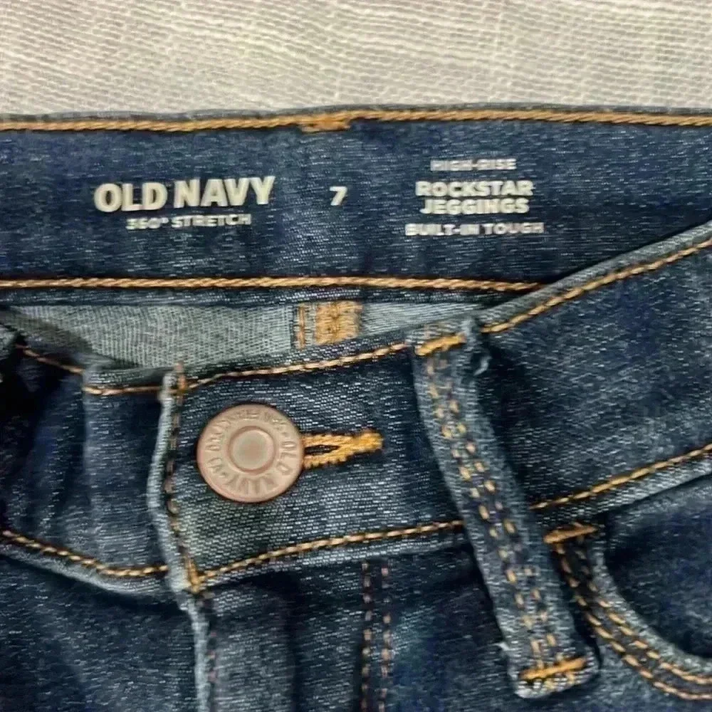 OLD NAVY DISTRESSED ROCKSTAR JEGGINGS